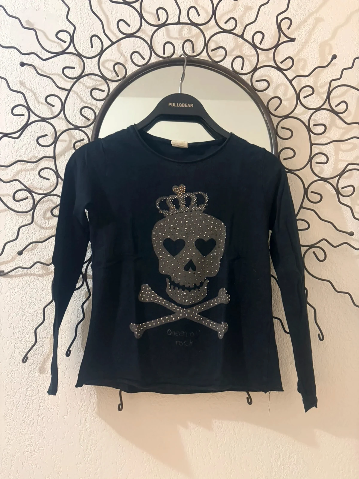 🔵 Camiseta de Manga Larga Zara Girls Negra con Strass "Queen of Rock" - Talla 7-8 Años (128 cm) – photo 2